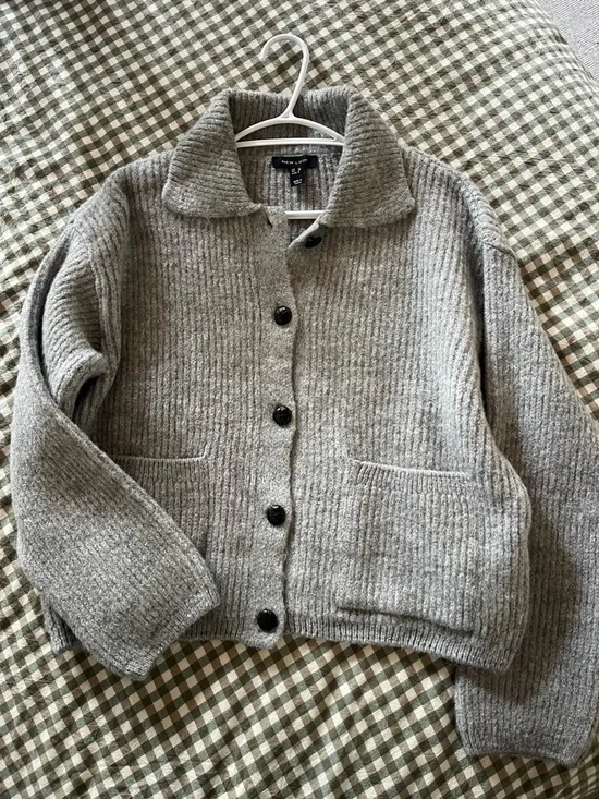 New Look Light Grey Ribbed Button Cardigan - Picture 1 of 4